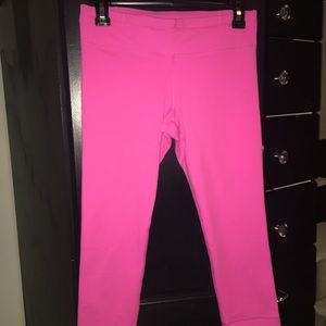 Cropped, pink underarmour leggings